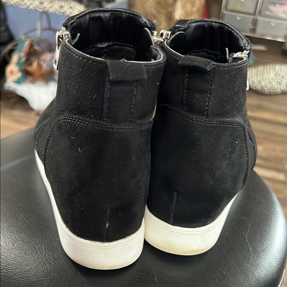 Women’s Wedge Sneakers - Picture 2 of 2